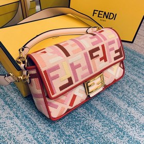 Ограниченная серия FENDI Baguette — это классическая модель, кото