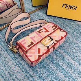 Ограниченная серия FENDI Baguette — это классическая модель, кото