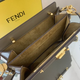 FENDI Сумка-гармошка из серой кожи с металлической застежкой С д