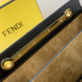 FENDI Черная кожаная сумка-гармошка С металлической застежкой, д