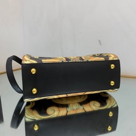 FENDI Черный цвет Совместная коллекция Новинка Я бы назвала это 