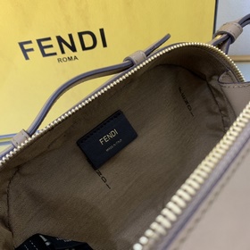 Новая сумка для фотоаппарата FENDI. Овальная сумка для фотоаппара