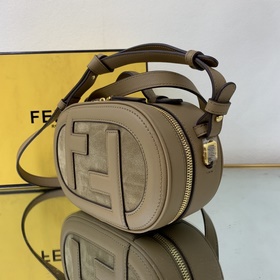 Новая сумка для фотоаппарата FENDI. Овальная сумка для фотоаппара