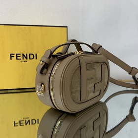 Новая сумка для фотоаппарата FENDI. Овальная сумка для фотоаппара