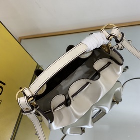 FENDI Мини-сумка с завязками, изготовлена из полиуретановой ткан