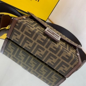 Сумка FENDI через плечо Сумка из ткани с клапаном с узором FF Ди
