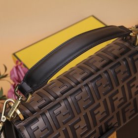 Сумка через плечо FENDI Модель： 8839 Кофейный цвет Размер： 25*18*