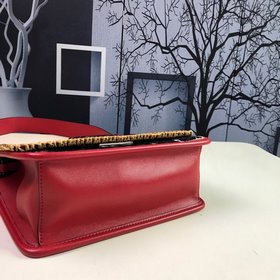 FENDI – новейшая модель с уникальным дизайном и ручной отделкой, 