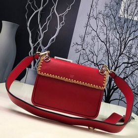 FENDI – новейшая модель с уникальным дизайном и ручной отделкой, 