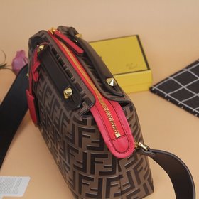 FENDI By The Way подушка-сумка Модель： 8809 Светло-коричневый Ра