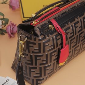 FENDI By The Way подушка-сумка Модель： 8809 Светло-коричневый Ра