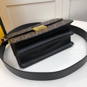 FENDI Kan l Черная кожа с тиснением FF цвета мокко, с двумя плеч