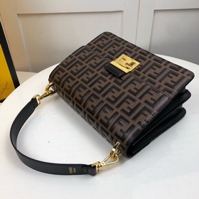 FENDI Kan l Черная кожа с тиснением FF цвета мокко, с двумя плеч