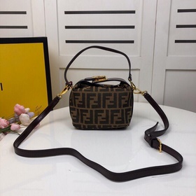 FENDI Кофе с коричневой линией. Мини-сумка FD в форме ланч-бокса