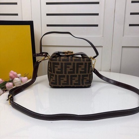 FENDI Кофе с белой строчкой. Мини-сумка FD в форме ланч-бокса Оч
