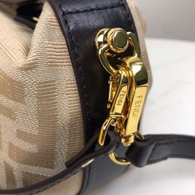 FENDI Черная кожа, черные нитки, мини-сумка FD Очень оригинальна
