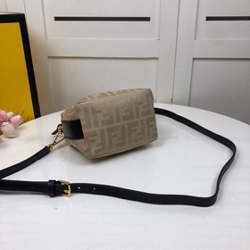 FENDI Черная кожа, черные нитки, мини-сумка FD Очень оригинальна