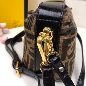 FENDI Черная кожа, черные нитки, мини-сумка FD Очень оригинальна