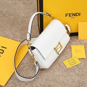 FENDI Серия Baguette  Любимая сумка IT-девушек, кожа с трехмерн