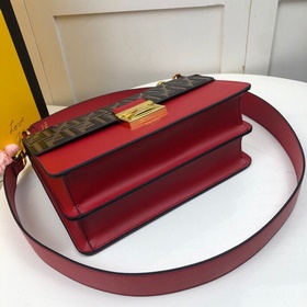 FENDI Красная кожа с тиснением FF цвета мокко с двумя плечевыми