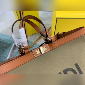 FENDI полностью обновленная сумка С внутренними кожаными кармана