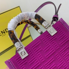 Новейшая мини-сумка для мобильного телефона FENDI с 3D-текстурой