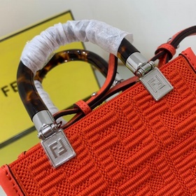 Новейшая мини-сумка для мобильного телефона FENDI с 3D-текстурой 