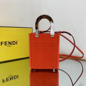 Новейшая мини-сумка для мобильного телефона FENDI с 3D-текстурой 