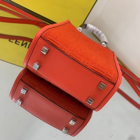 Новейшая мини-сумка для мобильного телефона FENDI с 3D-текстурой 