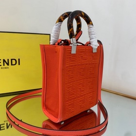 Новейшая мини-сумка для мобильного телефона FENDI с 3D-текстурой 