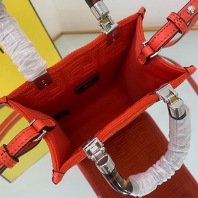 Новейшая мини-сумка для мобильного телефона FENDI с 3D-текстурой 
