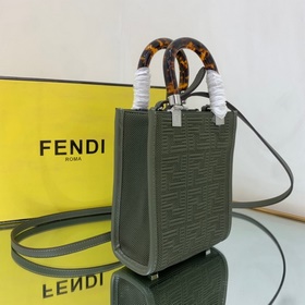Новейшая мини-сумка для мобильного телефона FENDI с 3D-текстурой