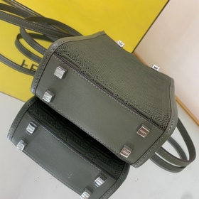 Новейшая мини-сумка для мобильного телефона FENDI с 3D-текстурой