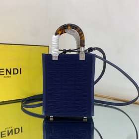 Новейшая мини-сумка для мобильного телефона FENDI с 3D-текстурой