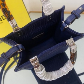 Новейшая мини-сумка для мобильного телефона FENDI с 3D-текстурой 