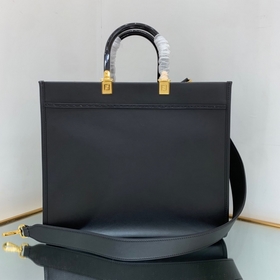 FENDI Средний размер, черная кожа Золотой ламинированный принт, 
