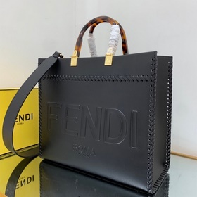 FENDI Черная сумка среднего размера с плетеными боковыми сторона