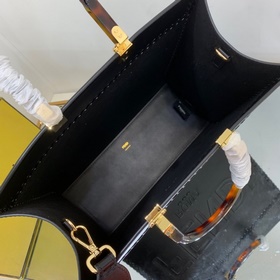 FENDI Черная сумка среднего размера с плетеными боковыми сторона