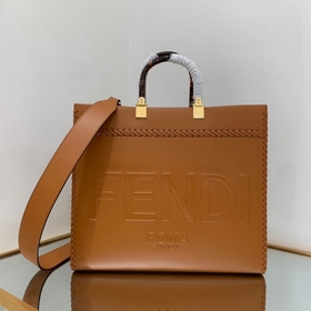 FENDI Сумка среднего размера из кожи с плетением по бокам в цвет