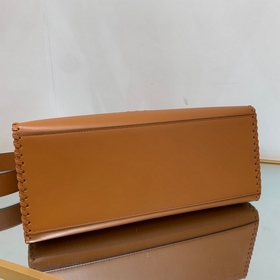 FENDI Сумка среднего размера из кожи с плетением по бокам в цвет