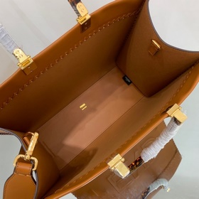 FENDI Сумка среднего размера из кожи с плетением по бокам в цвет