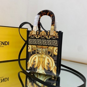 FENDI Коллекция совместного выпуска Я бы назвала эту коллекцию с