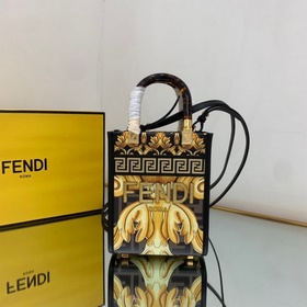 FENDI Коллекция совместного выпуска Я бы назвала эту коллекцию с