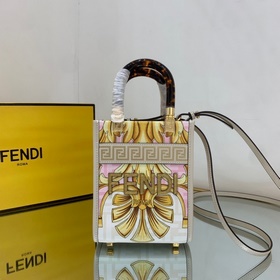 FENDI Коллекция совместного выпуска Я бы назвала эту коллекцию с