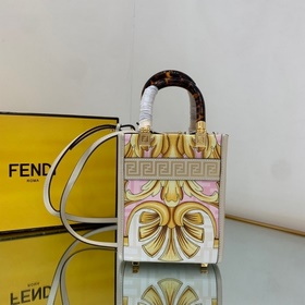 FENDI Коллекция совместного выпуска Я бы назвала эту коллекцию с