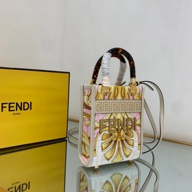 FENDI Коллекция совместного выпуска Я бы назвала эту коллекцию с