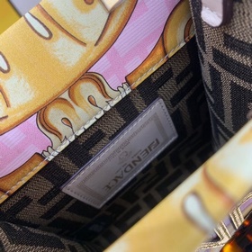 FENDI Коллекция совместной работы. Я бы назвала эту коллекцию са