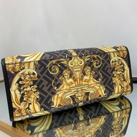 FENDI Совместная коллекция с полной печатью F. Я бы назвала ее с