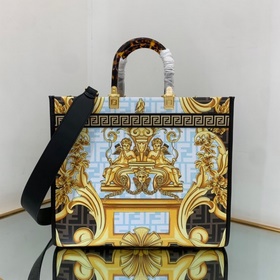 FENDI Совместная коллекция синим принтом. Я бы назвала это самым