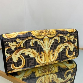 FENDI Совместная коллекция синим принтом. Я бы назвала это самым
